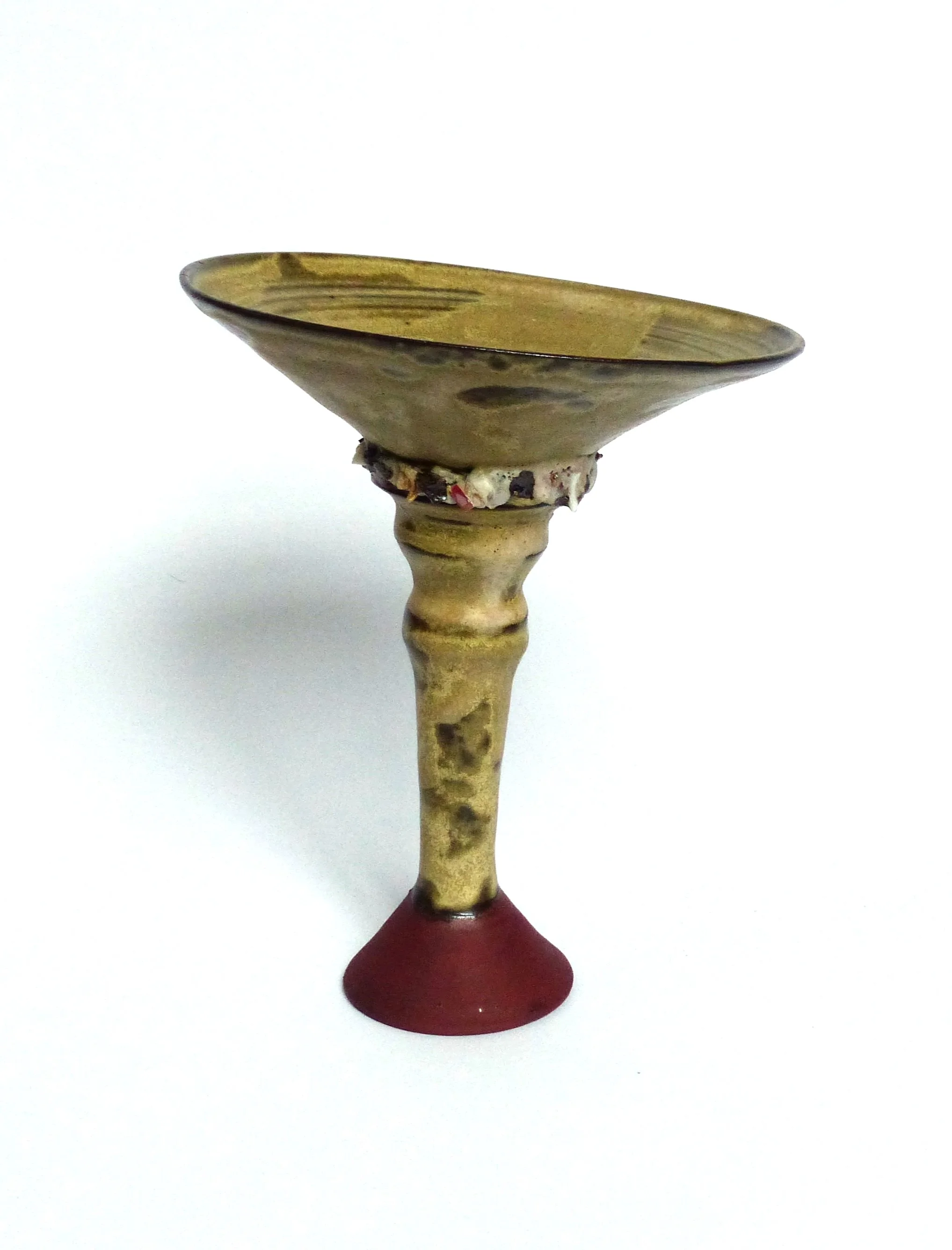 Sculpture verre à pied tourné avec des tessons incrustés dans le pied