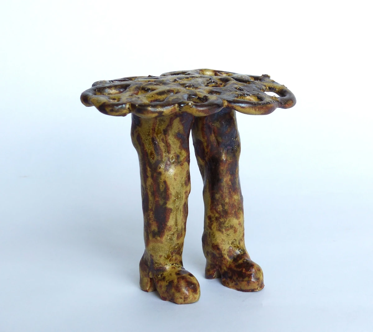 Sculpture d'une table à botte