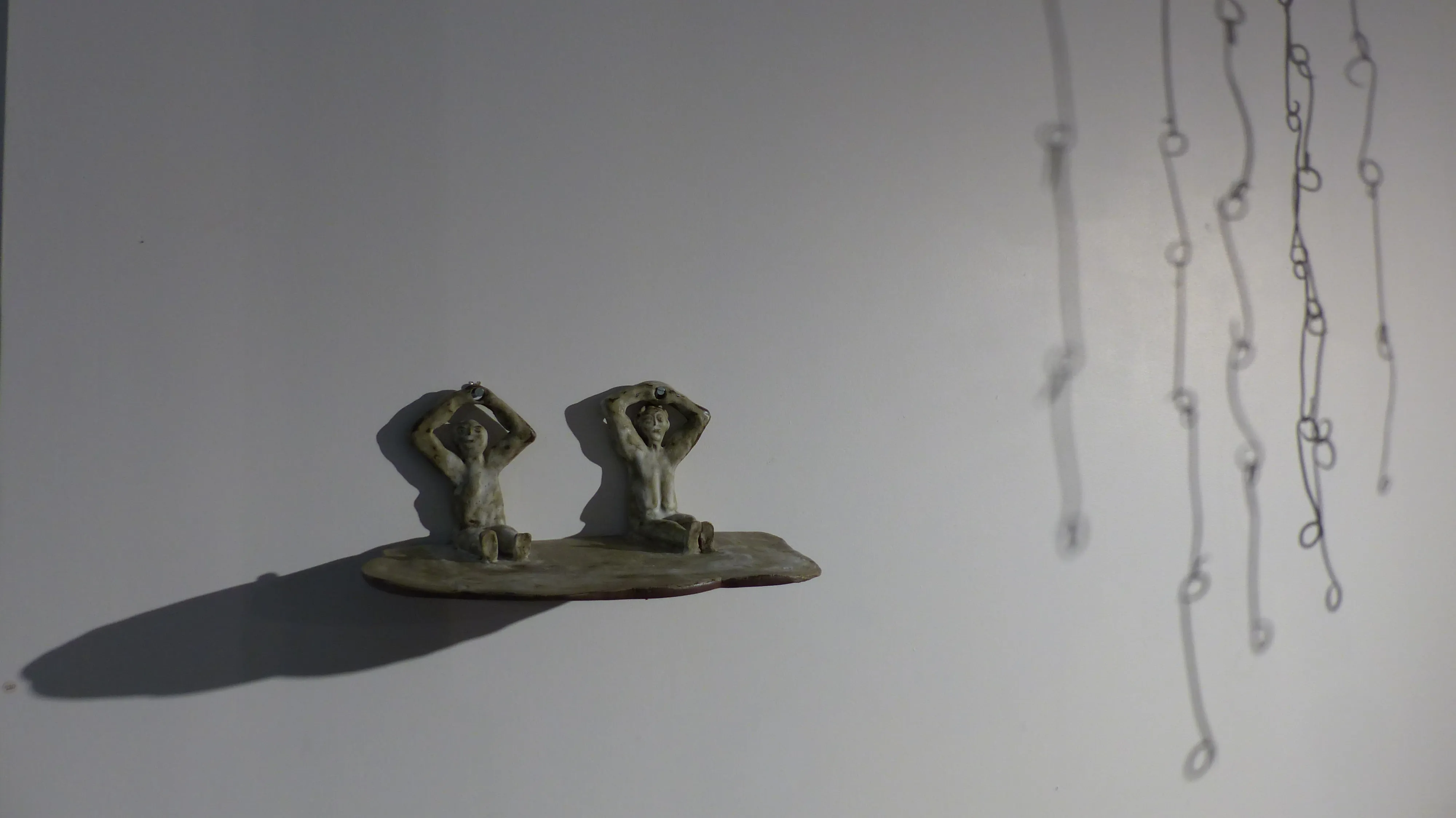 Vue d'une étagère sculpturale