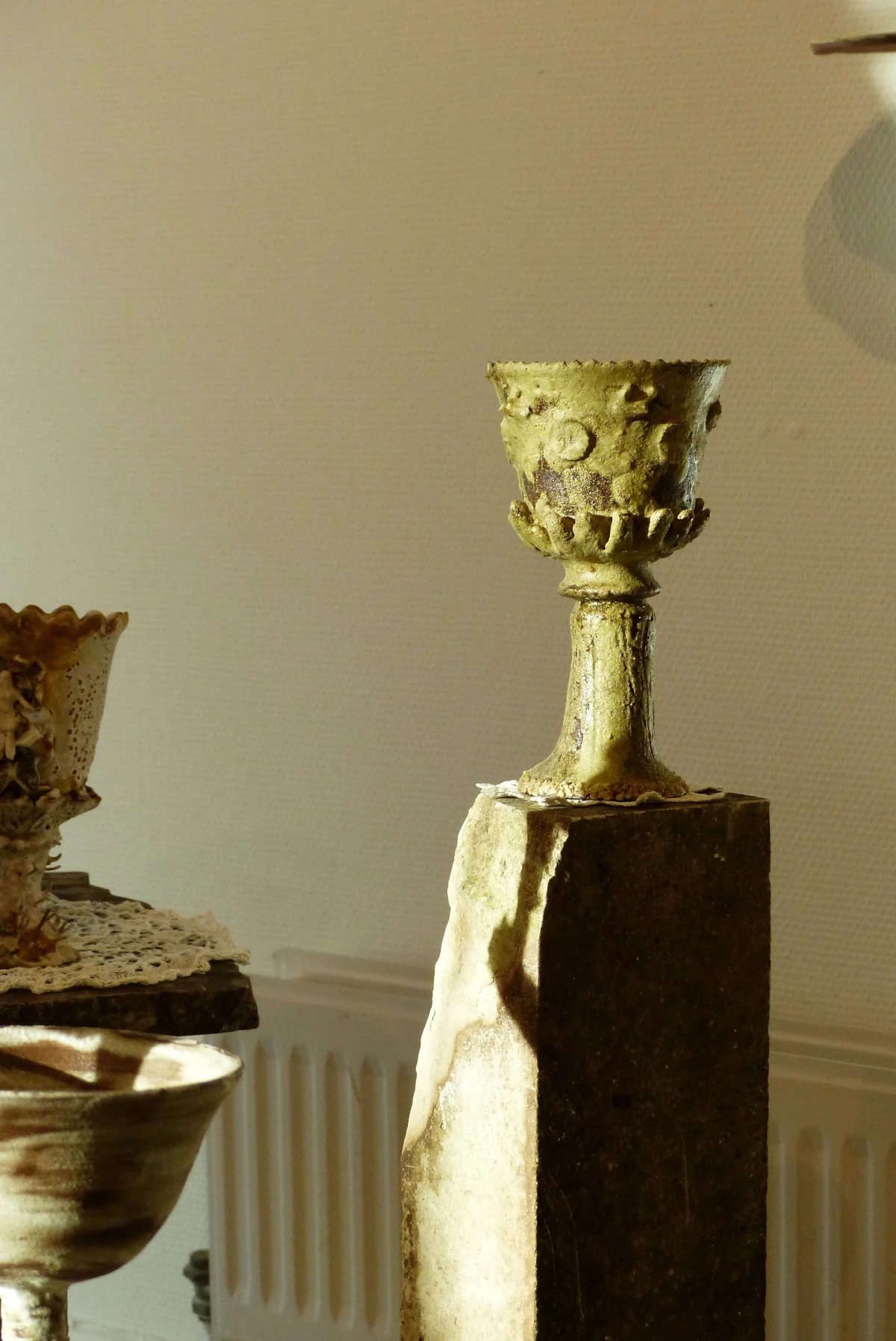 Calice sur un socle